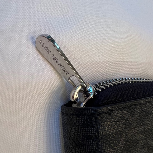 Michael Kors Like New Black Wallet - Picture 5 of 10